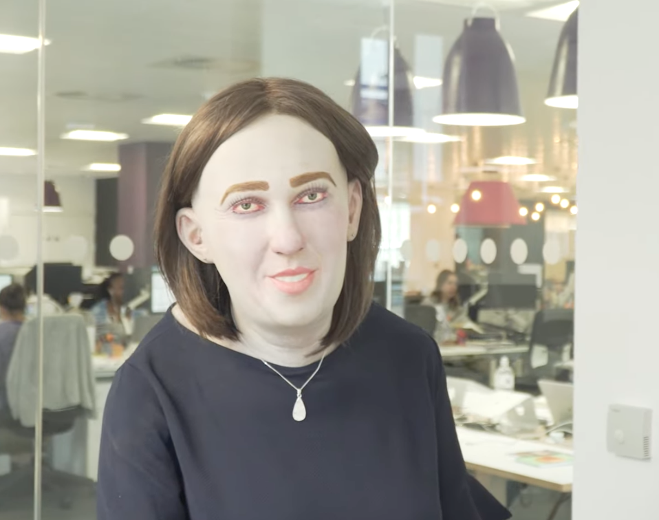 Emma, usée par le travail sur écran